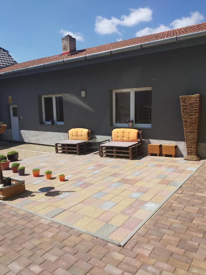 Melcany Apartman Blizko Brna S Dobovymi Dekoracemi 아파트 외부 사진