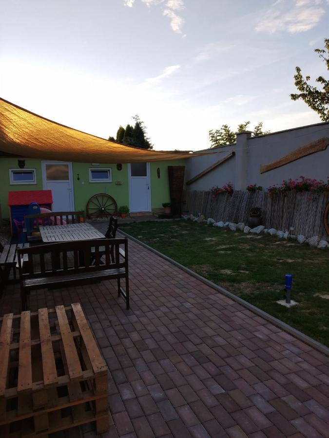 Melcany Apartman Blizko Brna S Dobovymi Dekoracemi 아파트 외부 사진
